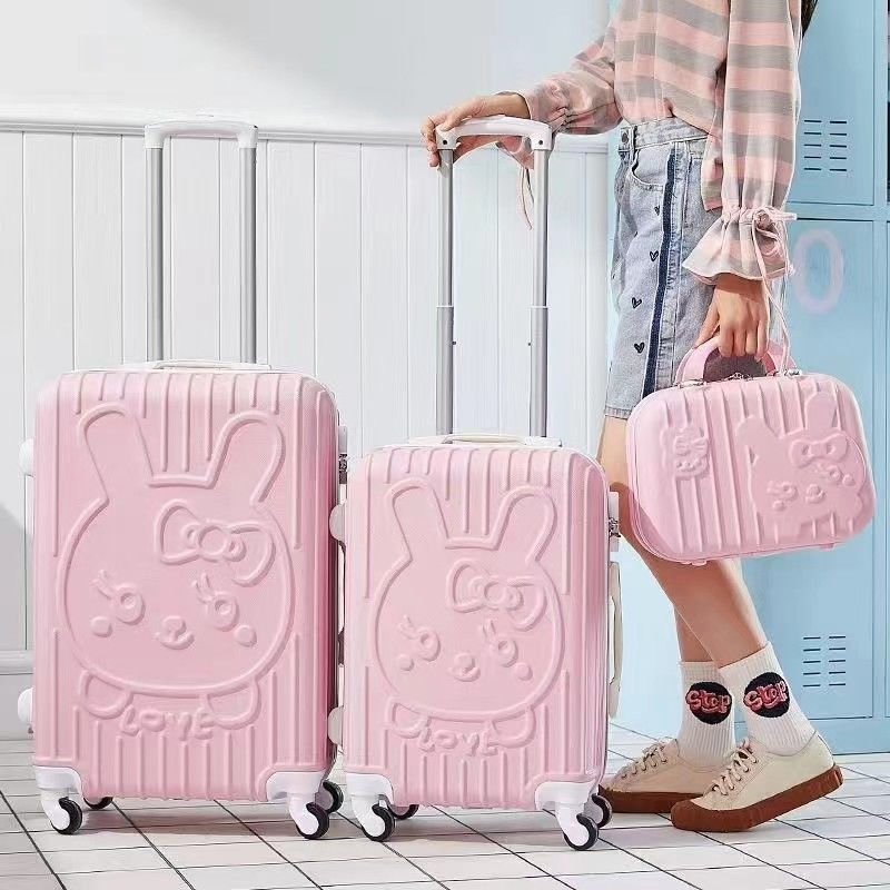 Schicke Reisegefährte: Mädchenkoffer mit Make-up für stilvolle Abenteuer