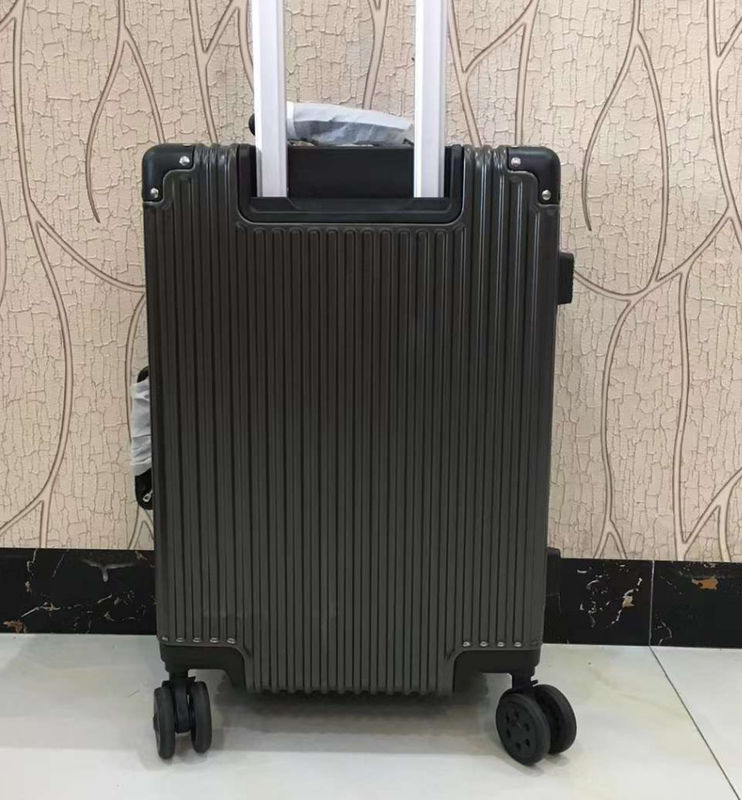 Hochwertiges Spinner-Koffer Gepäck Made in China PC+ABS Gepäck mit Becherhalter