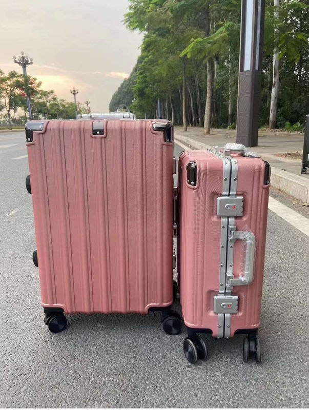 Klassische Leichtgewicht Anti-Crack Spinner Koffer Gepäckstücke 4 Räder Festseite Wasserdichtes Trolley Gepäckstücke mit Schloss